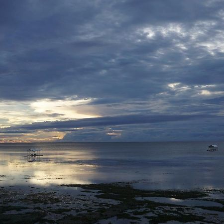 เบิร์ดแลนด์ บีช คลับ Hotel Bolinao ภายนอก รูปภาพ