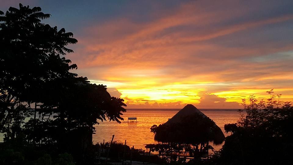 เบิร์ดแลนด์ บีช คลับ Hotel Bolinao ภายนอก รูปภาพ