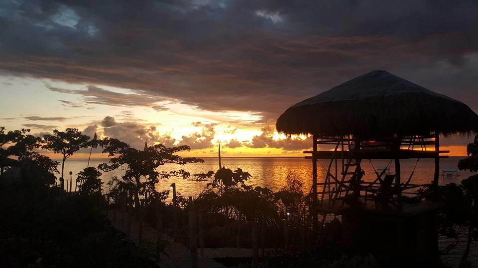 เบิร์ดแลนด์ บีช คลับ Hotel Bolinao ภายนอก รูปภาพ