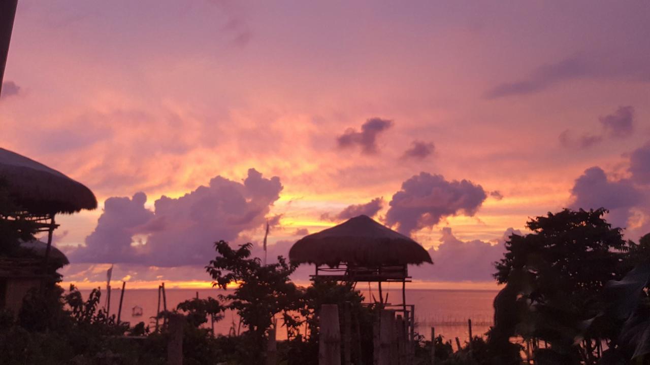 เบิร์ดแลนด์ บีช คลับ Hotel Bolinao ภายนอก รูปภาพ
